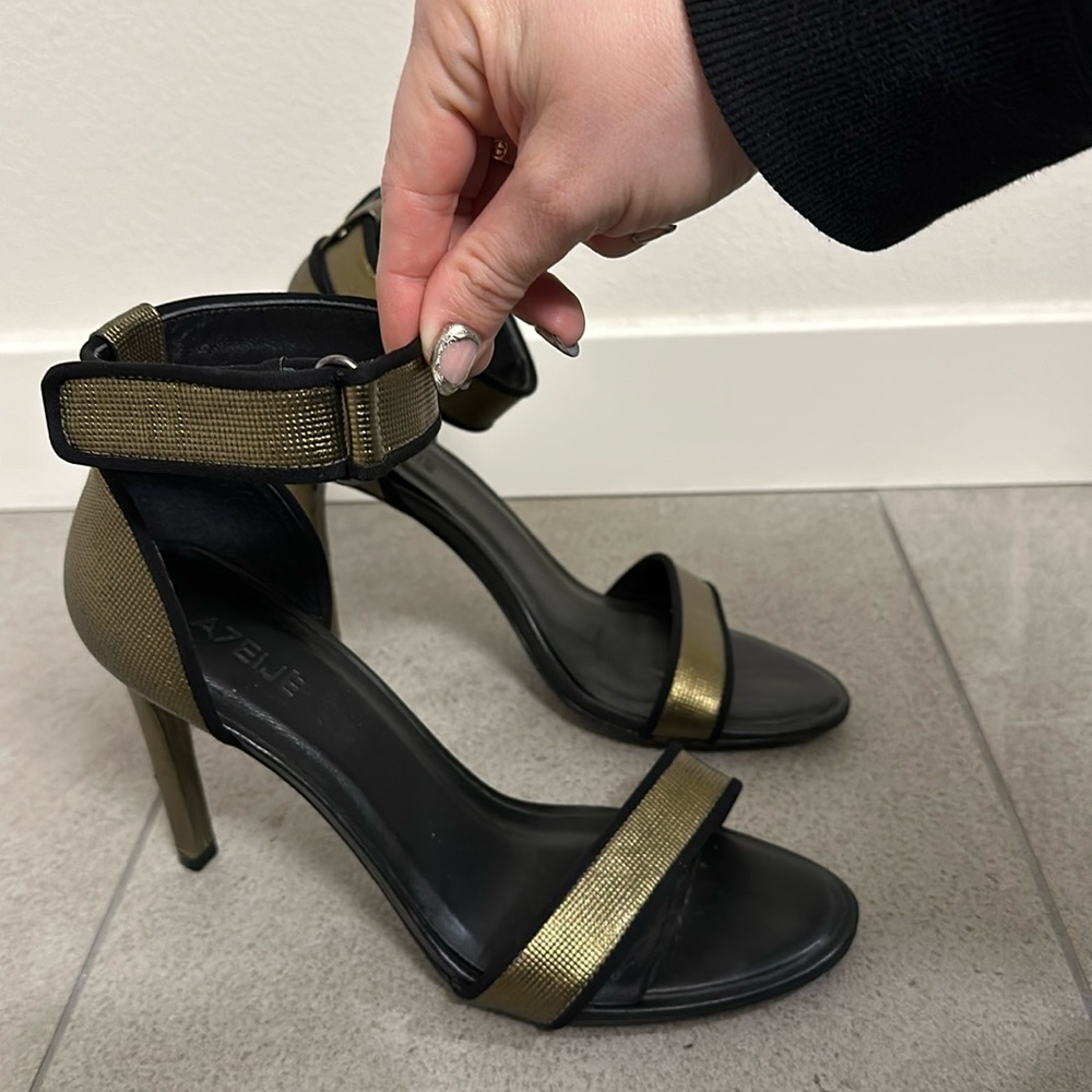 Atelje 71 gold & black pumps with Velcro ankle strap used size 10